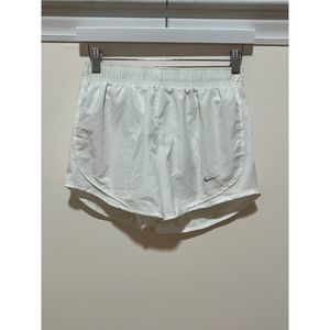 Nike Women's M White  Dri-Fit Athletic Shorts with Mesh Liner